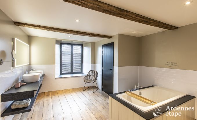 Prachtig chteau in Bertrix: accommodatie voor 20 personen met binnenzwembad, sauna en jacuzzi