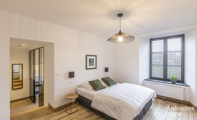 Prachtig chteau in Bertrix: accommodatie voor 20 personen met binnenzwembad, sauna en jacuzzi