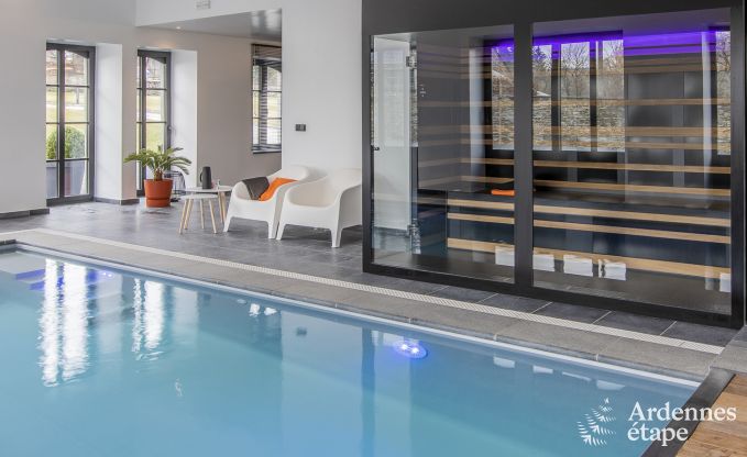 Prachtig chteau in Bertrix: accommodatie voor 20 personen met binnenzwembad, sauna en jacuzzi