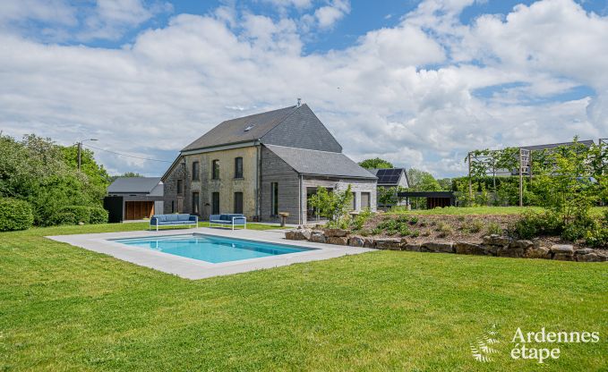Comfortabel vakantiehuis met zwembad en houtkachel in Ciney, Ardennen