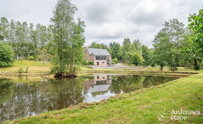 Vakantiewoning met zwembad en visvijver in Couvin, Ardennen