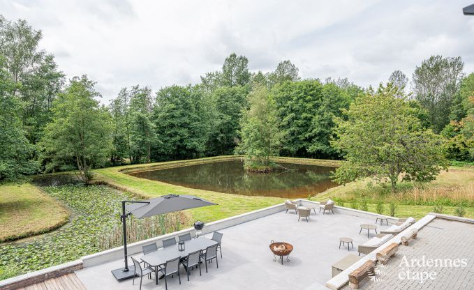 Vakantiewoning met zwembad en visvijver in Couvin, Ardennen