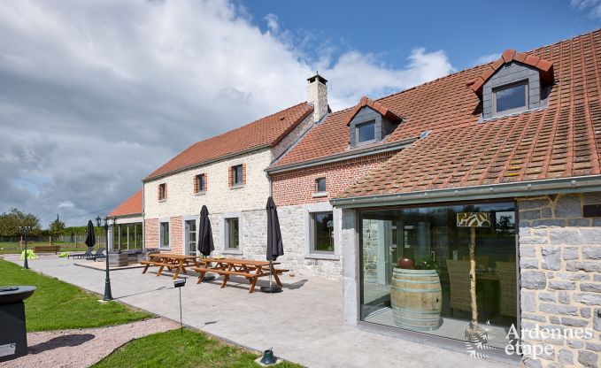 Vakantiehuis met binnenzwembad in Froidchapelle, Ardennen