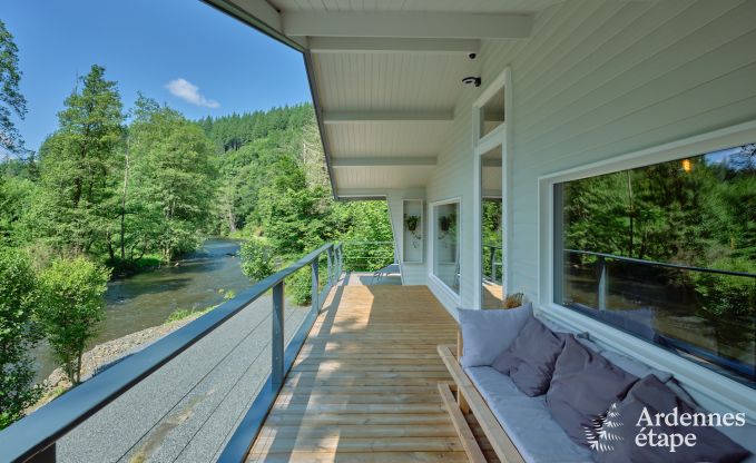 Milieuvriendelijke chalet in La Roche-en-Ardenne, op de oever van de Ourthe