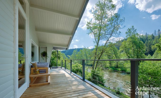 Milieuvriendelijke chalet in La Roche-en-Ardenne, op de oever van de Ourthe