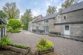 Vakantiehuis voor 15 in Mettet, Ardennen - 5 slaapkamers, jacuzzi, tuin