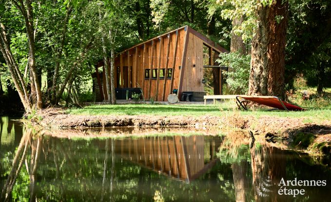 Afgelegen chalet aan vijver in Saint-Hubert, Ardennen