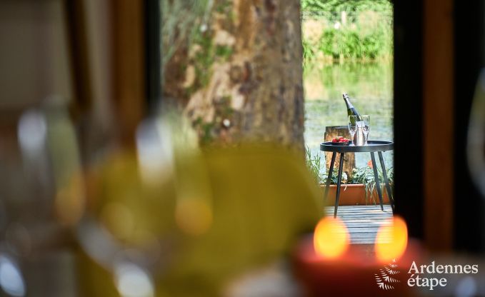 Afgelegen chalet aan vijver in Saint-Hubert, Ardennen