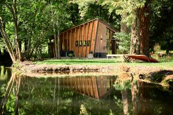 Afgelegen chalet voor 4 met jacuzzi, vijver in Saint-Hubert, Ardennen