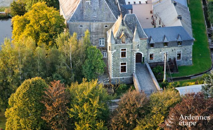 Historisch kasteel in Sainte-Ode voor 46 personen, met zwembad