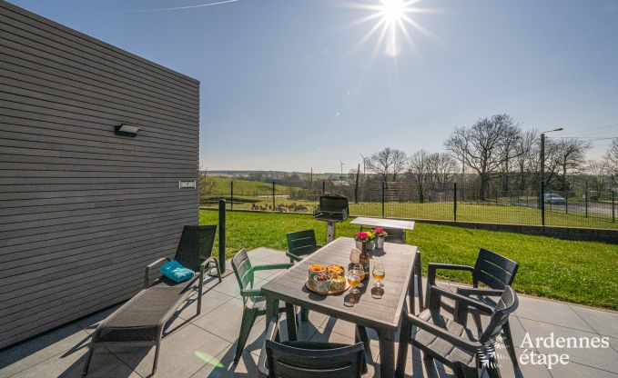 Luxueuze en hondvriendelijke vakantiewoning met zwembad  in Sainte-Ode, Ardennen