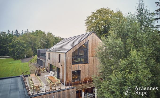 Ruime vakantiewoning in chaletstijl met zwembad in Trois-Ponts, Ardennen