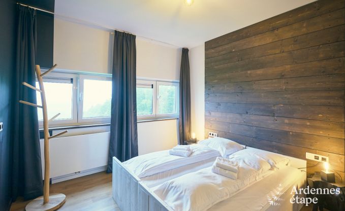 Ruime vakantiewoning in chaletstijl met zwembad in Trois-Ponts, Ardennen