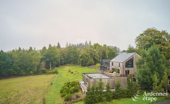 Ruime vakantiewoning in chaletstijl met zwembad in Trois-Ponts, Ardennen