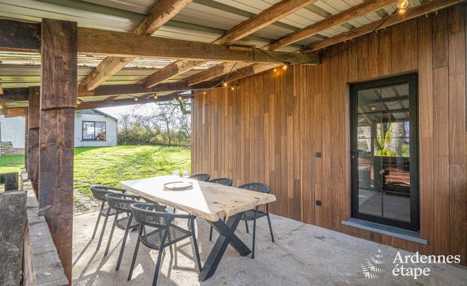 Comfortabel chalet in Vencimont voor 10 personen met moderne voorzieningen en privtuin in de Ardennen