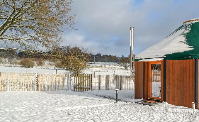 Romantische yurt in Vielsalm: comfortabel verblijf met privtuin, terras en beveiligde fietsenstalling